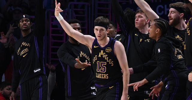 半岛体育官网-湖人近7战6胜！里夫斯：我们开始承担责任 不再只是双手一摊